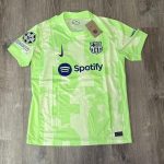 Nike Men's Green and Yellow T-shirt - Image 2