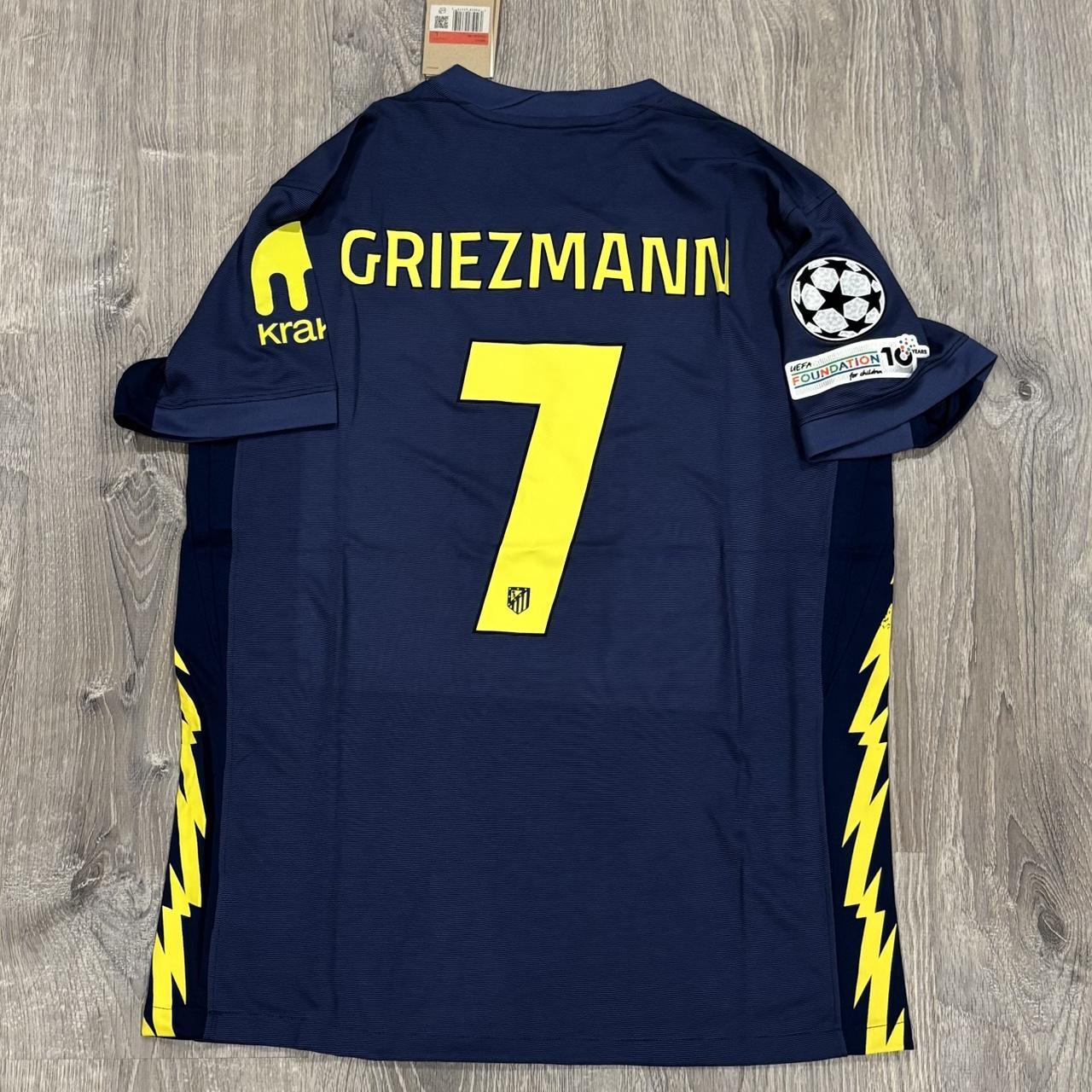 P0 (2) Nike Men's Navy and Blue Shirt - Image 1