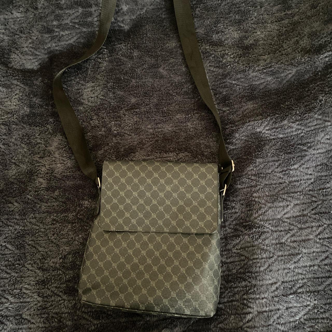 P0 Black unisex messenger bag - Image 1