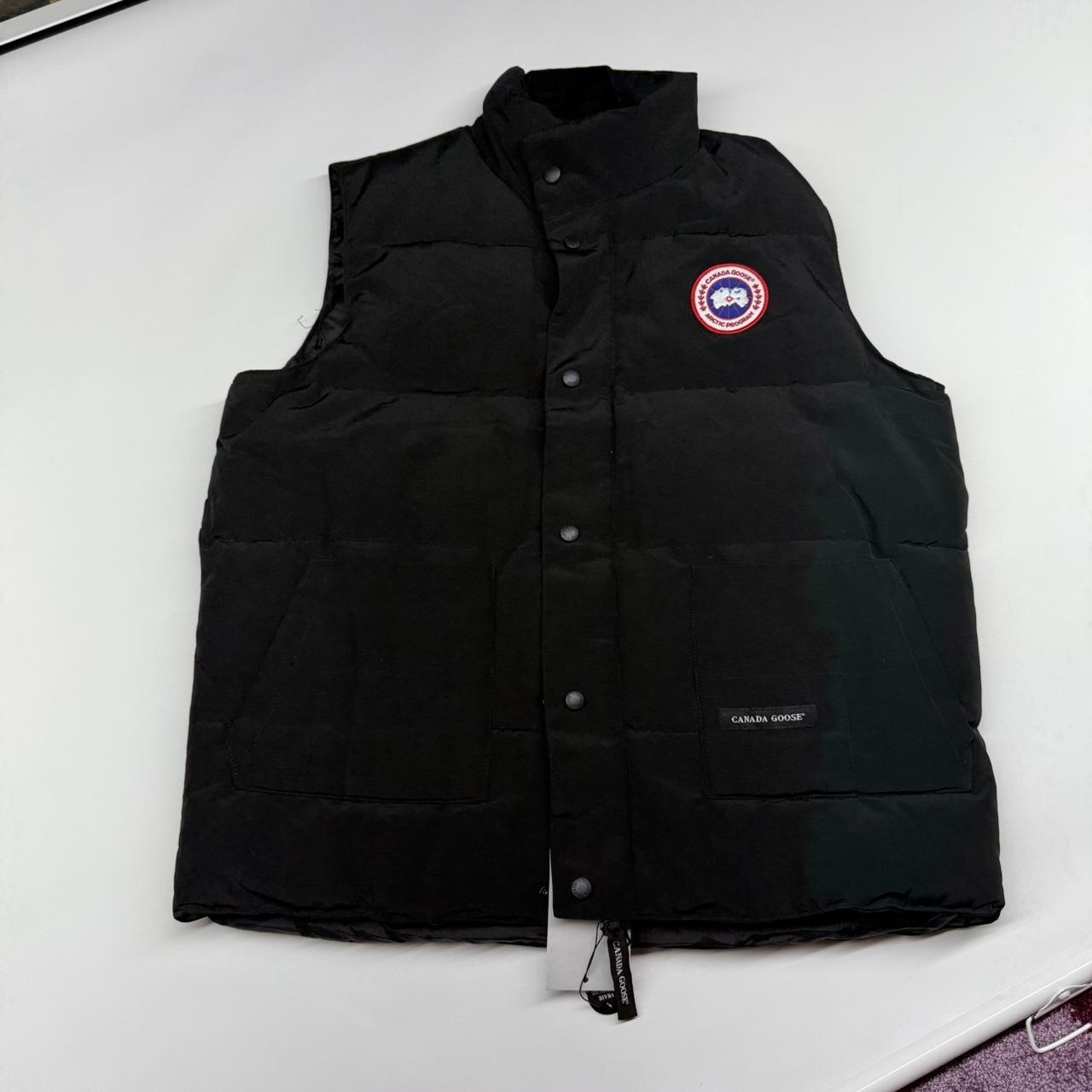 P0 Canada Goose Men's Black Gilet - Image 1