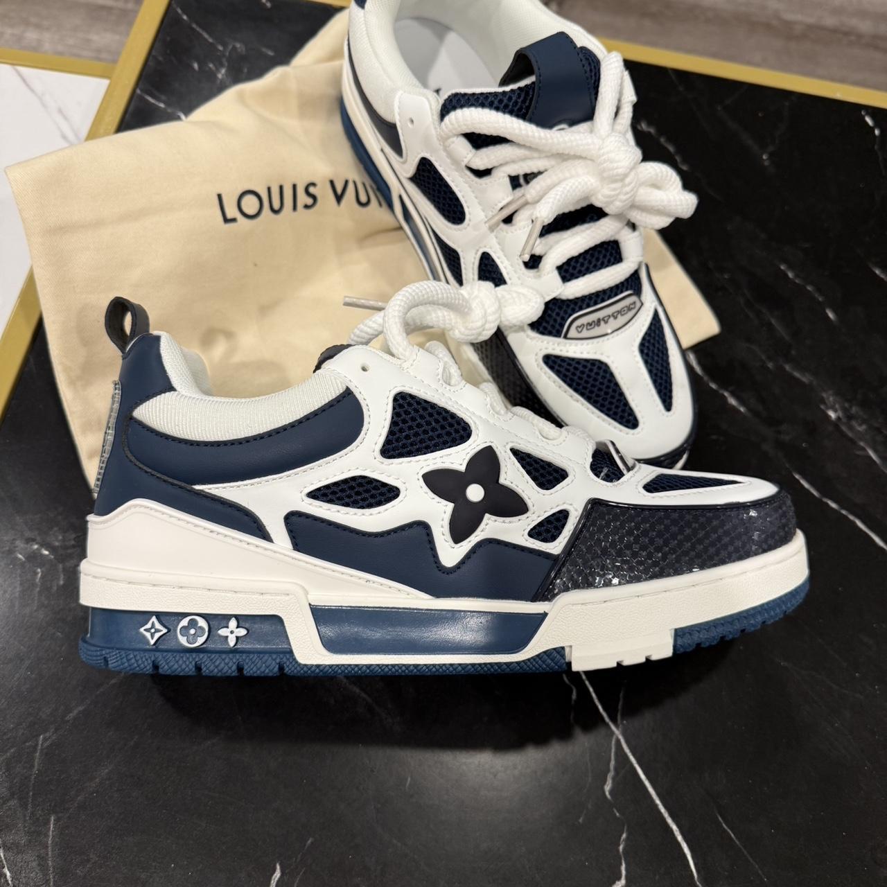 P0 Louis Vuitton Men's Navy and Blue Trainers - Image 1