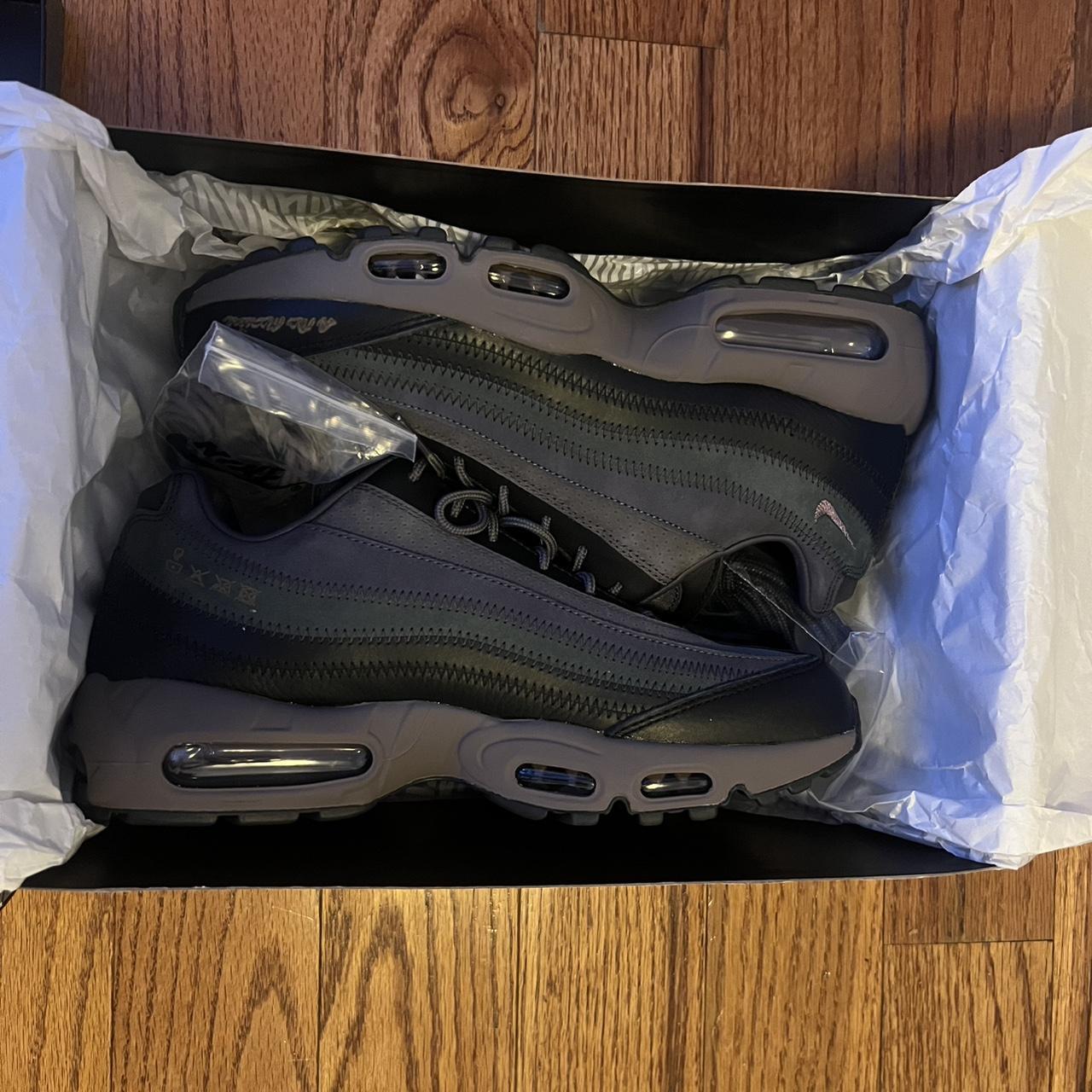 P0 Nike Men's Black and Grey Trainers - Image 1