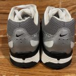 Nike Men's Grey and Silver Trainers - Image 4