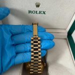 Men's Gold Watch - Image 4