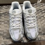 Nike Men's White and Grey Trainers