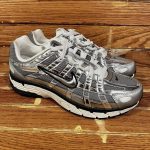 Nike Men's Grey and Silver Trainers