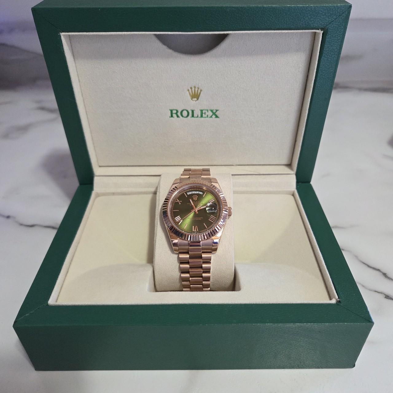 P0 Men's Gold Watch - Image 1