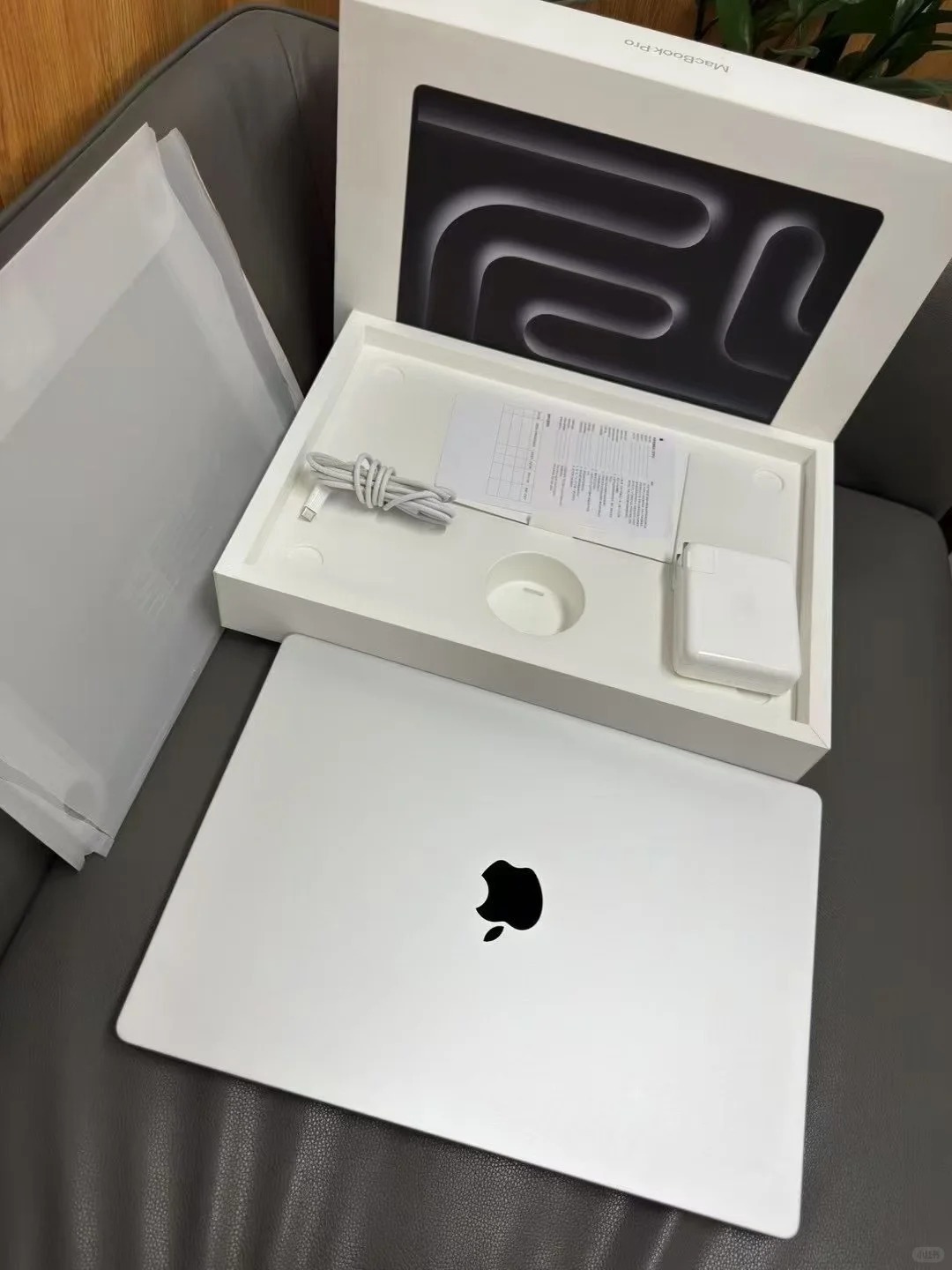 11 MacBook Pro M4 Max - Image 1