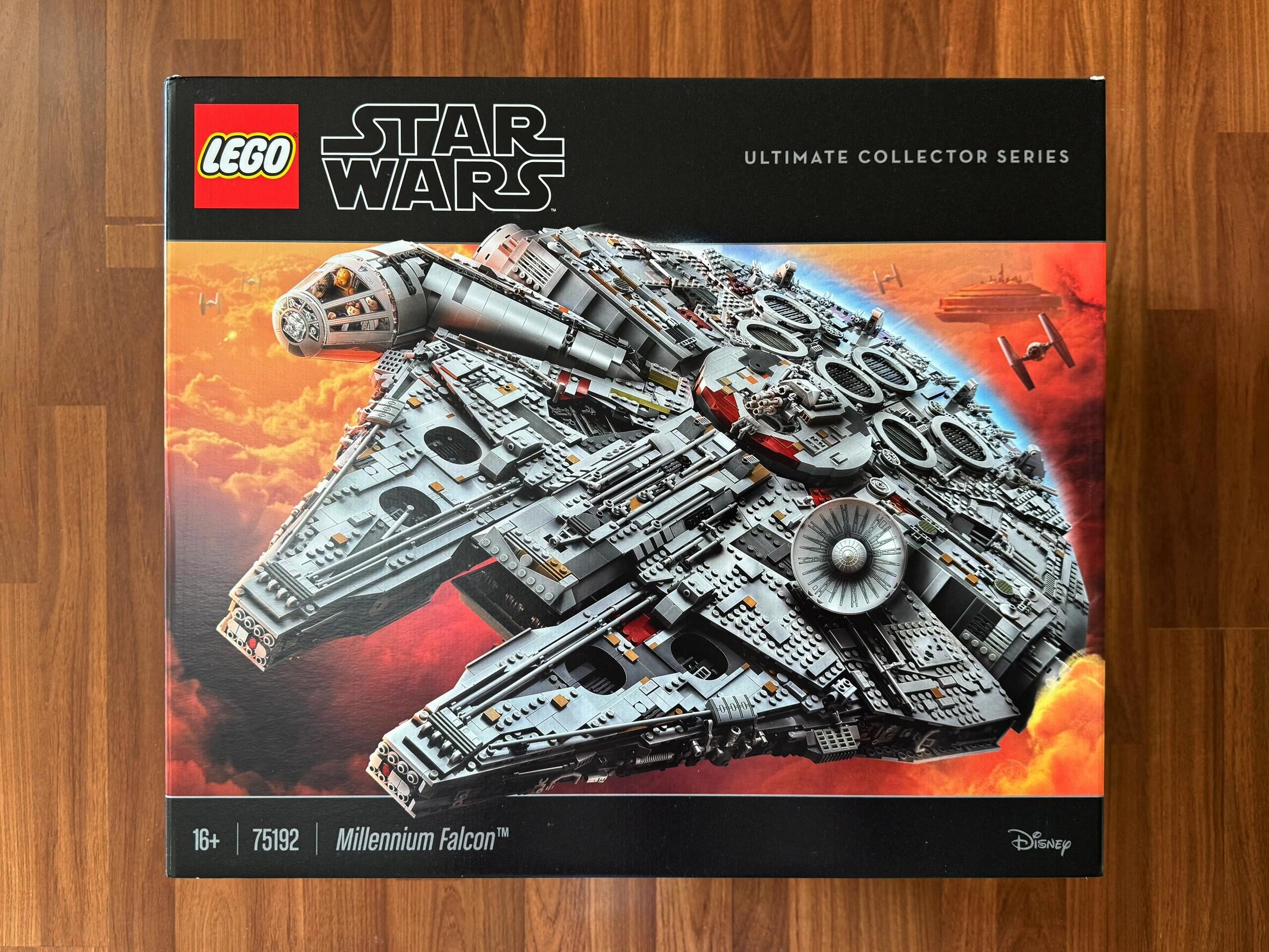 152dfe0e LEGO Star Wars 75192 Millennium Falcon - Image 1