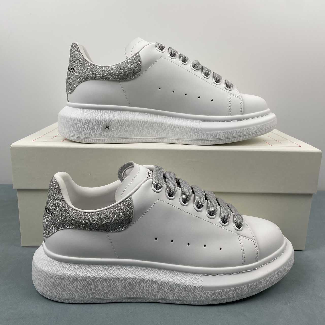 2cd615a6 Alexander McQueen - Image 1