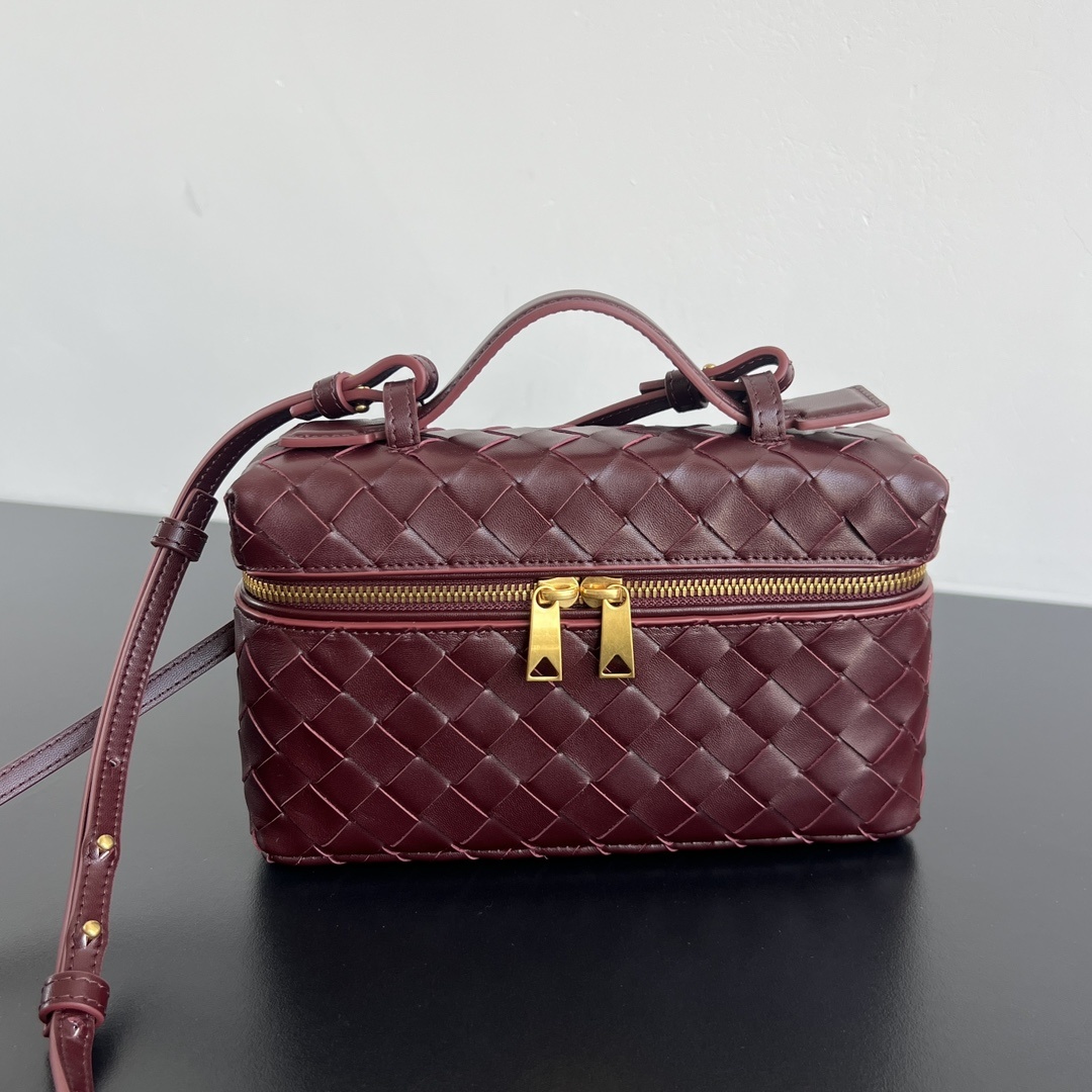 3105cf6e Bottega Veneta Bang Bang vanity case - Image 1