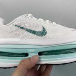 Nike Vomero Premium - Image 9