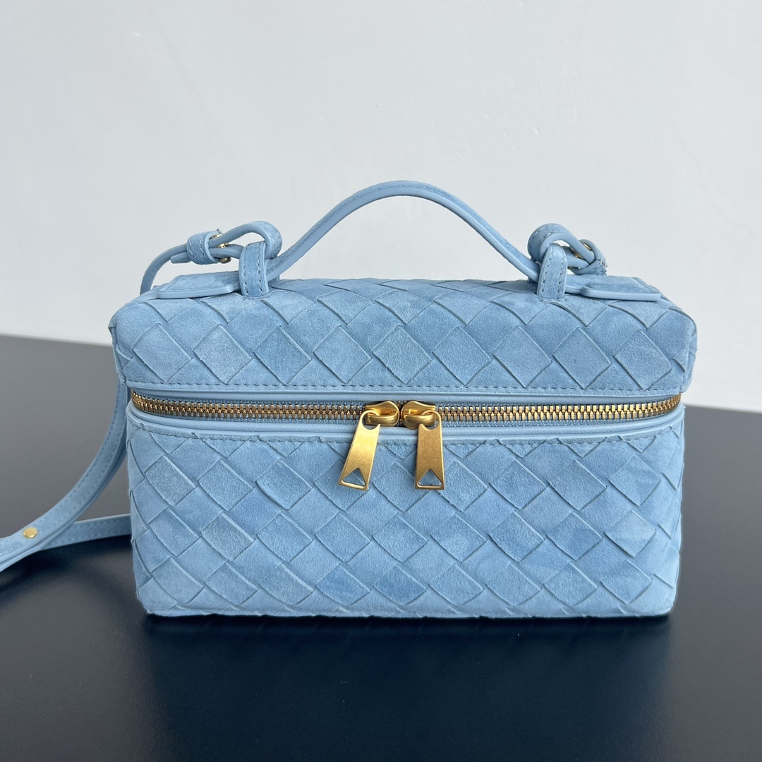 7fc9e76f Bottega Veneta Bang Bang vanity case light blue - Image 1
