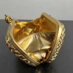 Bottega Veneta Knot Intrecciato clutch bag with a metallic knot clasp - Image 7