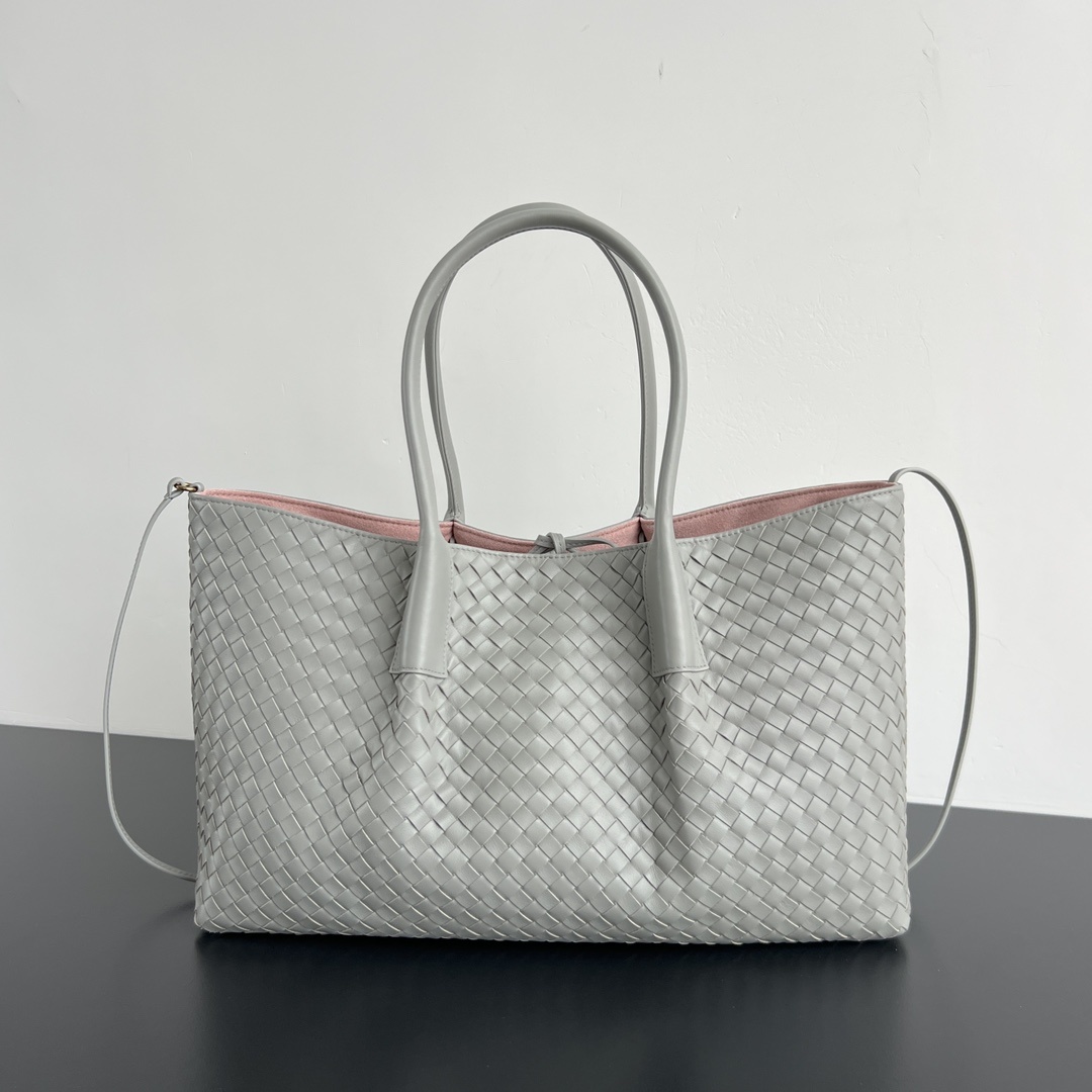 c6235a48 Bottega Veneta Bag - Image 1