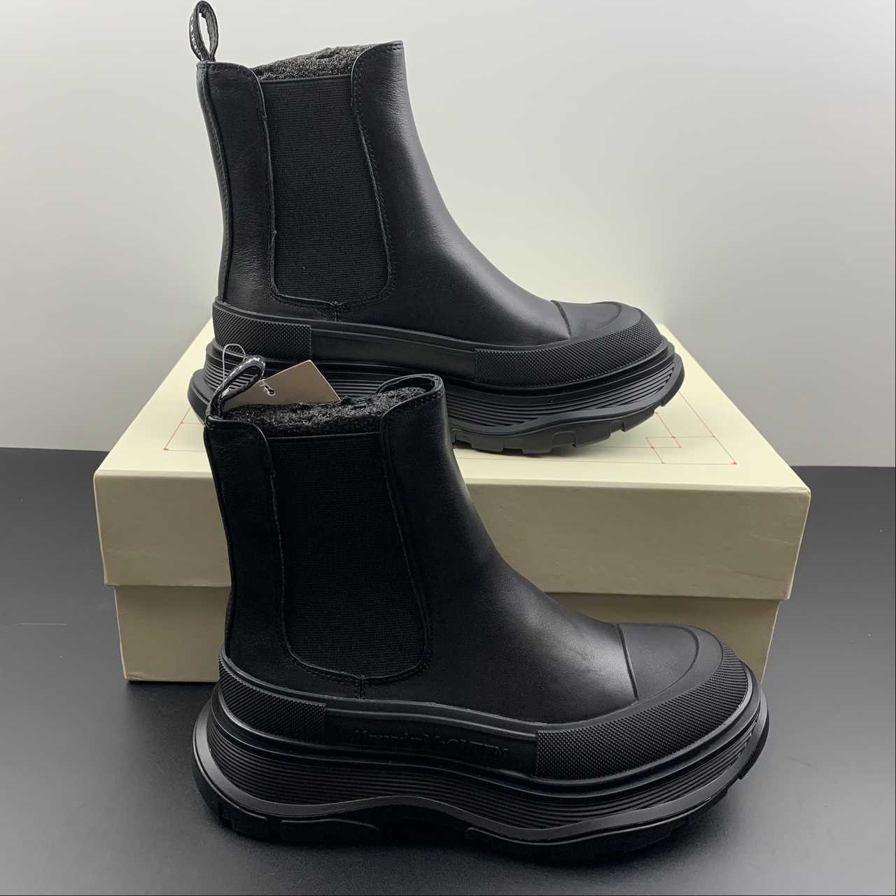 d595c1e0 Alexander McQueen - Image 1
