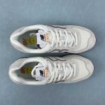 New Balance - Image 4