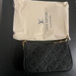 Black Louis Vuitton easy pouch - Image 2