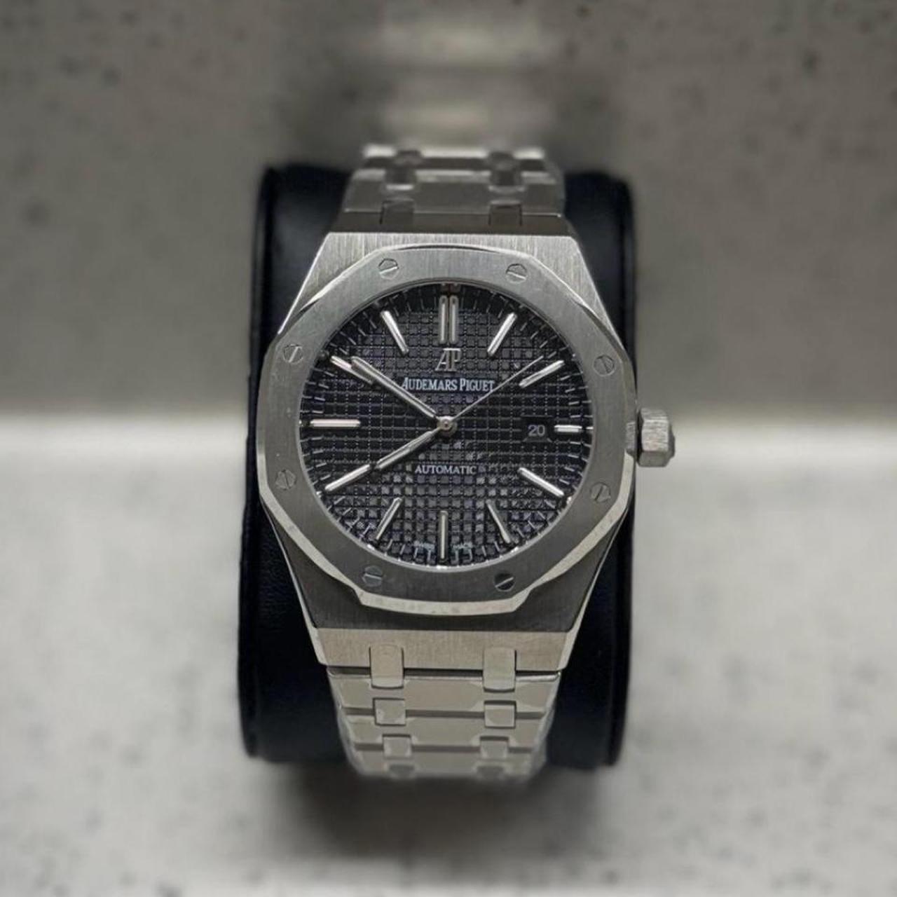 P0 Audemars Piguet Men's Silver and Grey Watch - Image 1