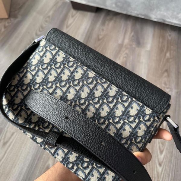 Stylish hand bag