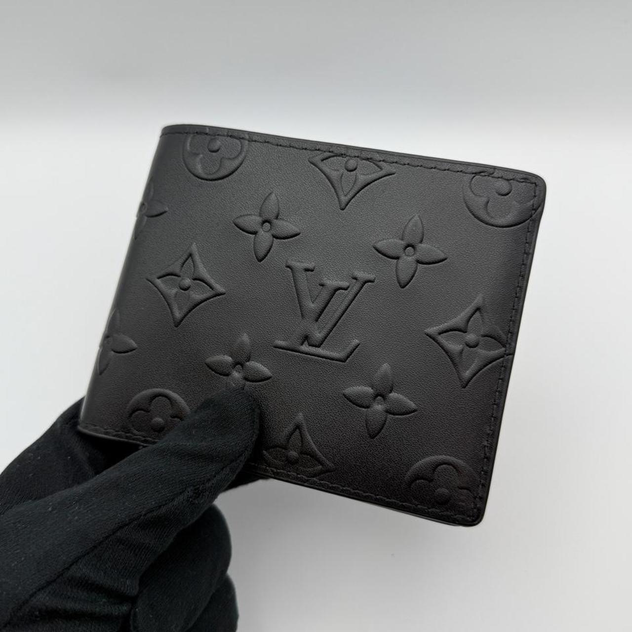 P0 Louis Vuitton Men's Black Wallet-purses - Image 1
